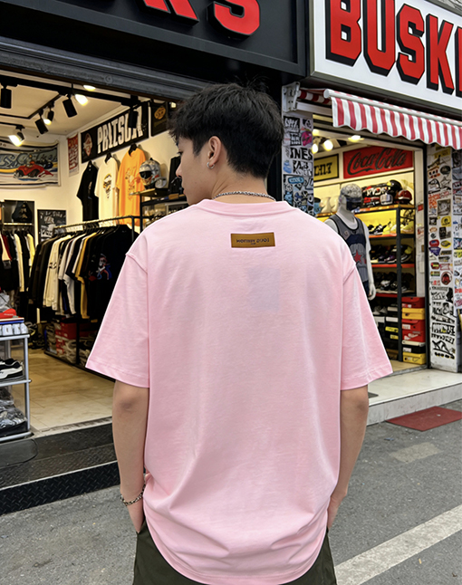 ルイヴィトン エンボスロゴ入り半袖Tシャツ