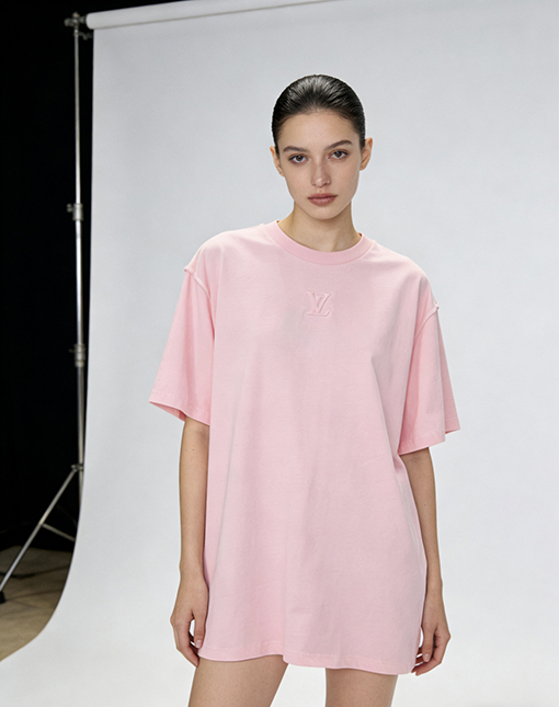 ルイヴィトン エンボスロゴ入り半袖Tシャツ