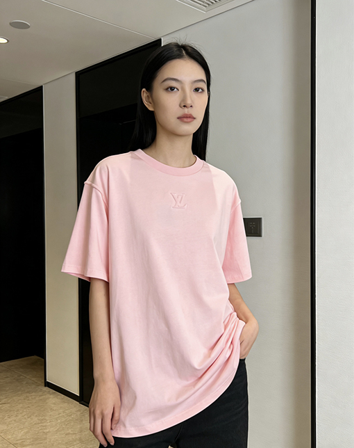 ルイヴィトン エンボスロゴ入り半袖Tシャツ