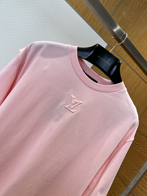 ルイヴィトン エンボスロゴ入り半袖Tシャツ