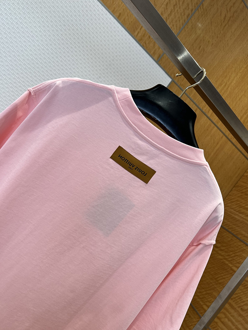 ルイヴィトン エンボスロゴ入り半袖Tシャツ