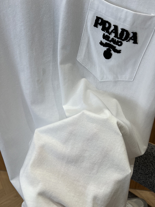 プラダ レターポケット付きクルーネック半袖Tシャツ