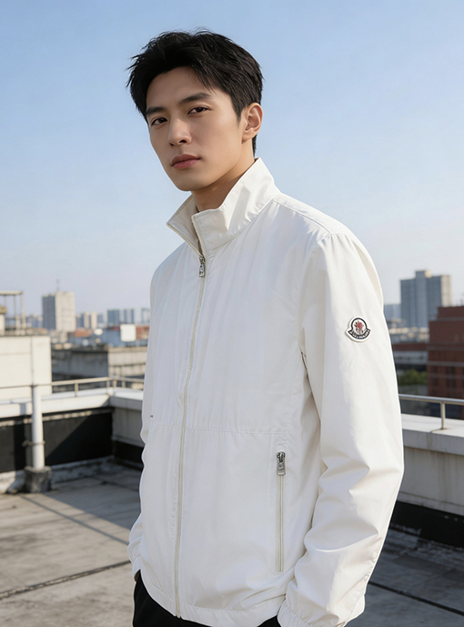 モンクレール 袖にパッチが付いた軽量スタンドカラーのカジュアルジャケット