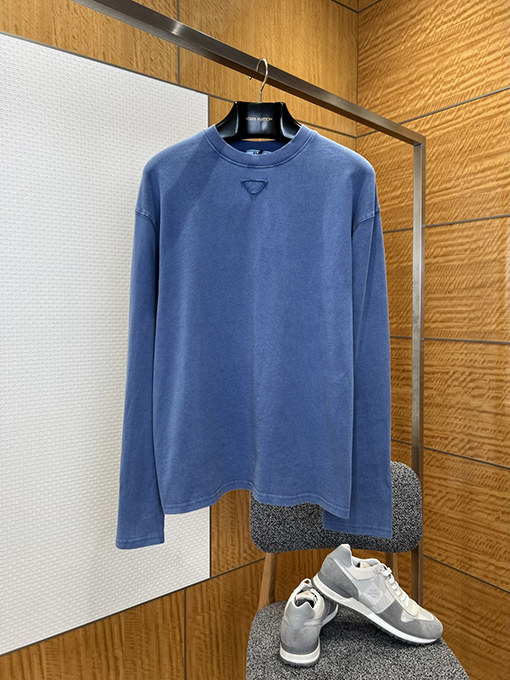 プラダコピー 逆三角形ロゴのクルーネック長袖シャツ