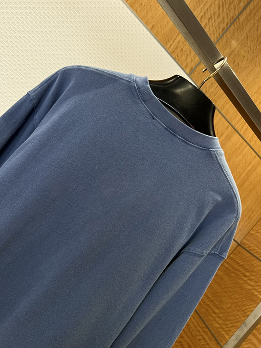 プラダコピー 逆三角形ロゴのクルーネック長袖シャツ