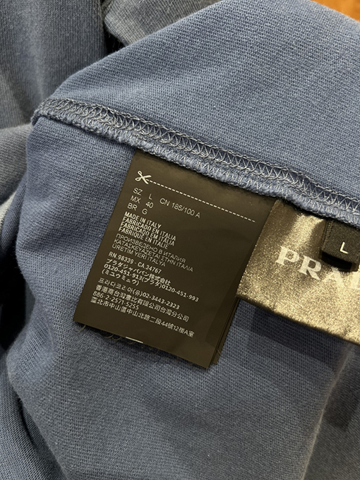 プラダコピー 逆三角形ロゴのクルーネック長袖シャツ