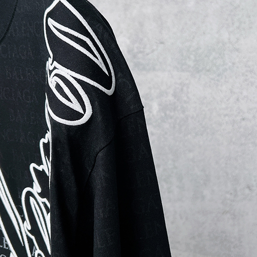 バレンシアガ BALENCIAGA グラデーション文字の総柄プリント長袖シャツ