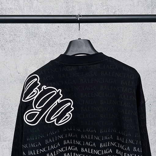 バレンシアガ BALENCIAGA グラデーション文字の総柄プリント長袖シャツ