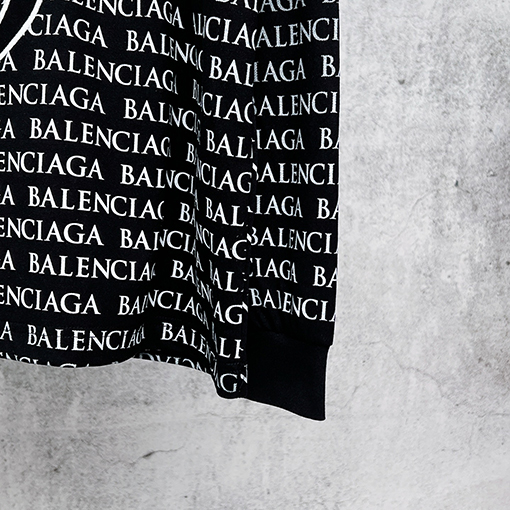 バレンシアガ BALENCIAGA グラデーション文字の総柄プリント長袖シャツ