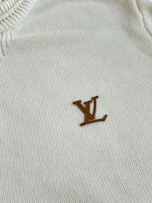 ルイヴィトンコピー LV 新作レザーロゴ刺繍入りフード付きニットセーター
