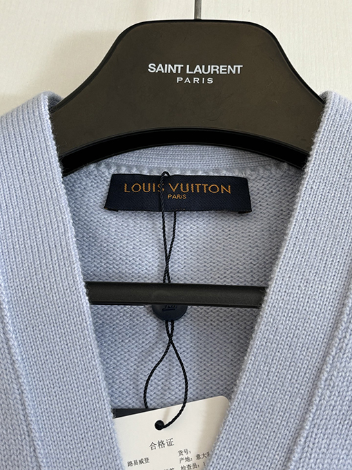 ルイヴィトン 新モデルロゴ刺繍入りカラーブロックVネックニットカーディガン