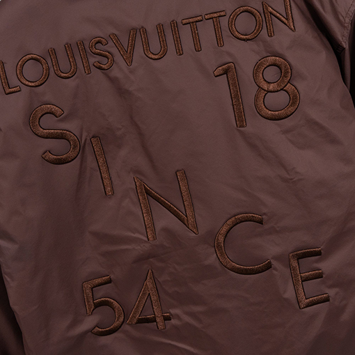 ルイヴィトンスーパーコピー ランウェイ重の厚な刺繍入りコート