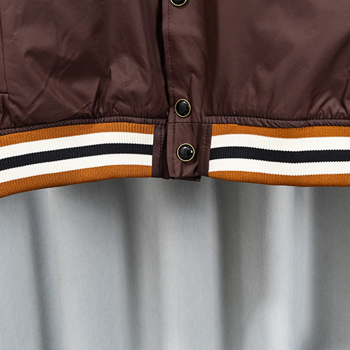 ルイヴィトンスーパーコピー ランウェイ重の厚な刺繍入りコート