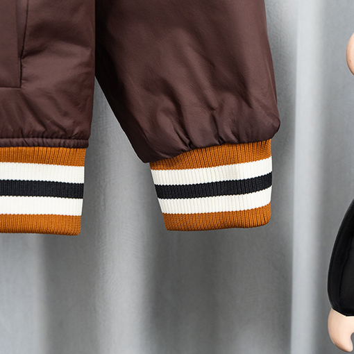 ルイヴィトンスーパーコピー ランウェイ重の厚な刺繍入りコート