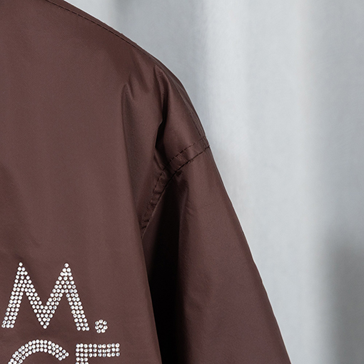 ルイヴィトンスーパーコピー ランウェイ重の厚な刺繍入りコート