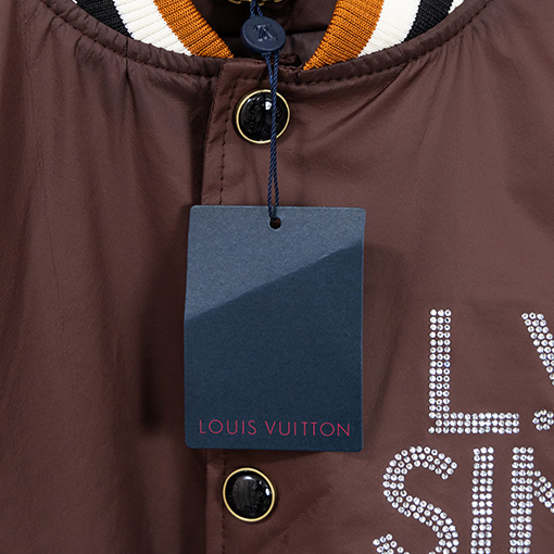 ルイヴィトンスーパーコピー ランウェイ重の厚な刺繍入りコート