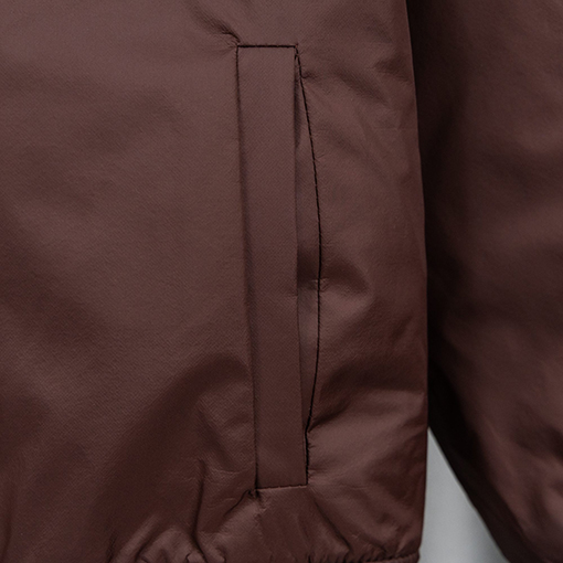 ルイヴィトンスーパーコピー ランウェイ重の厚な刺繍入りコート