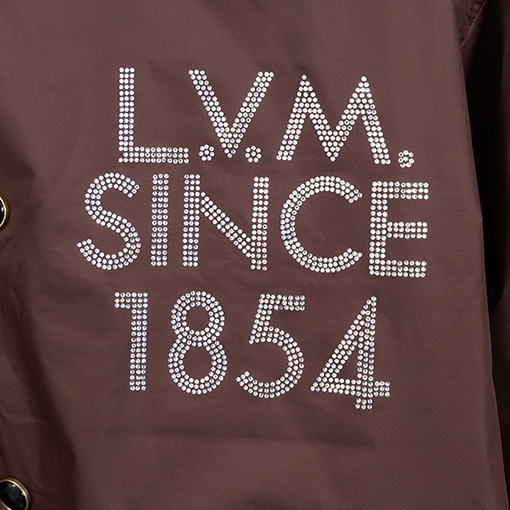 ルイヴィトンスーパーコピー ランウェイ重の厚な刺繍入りコート