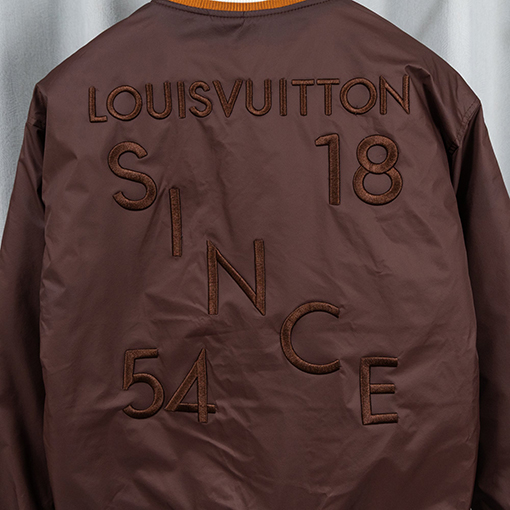 ルイヴィトンスーパーコピー ランウェイ重の厚な刺繍入りコート