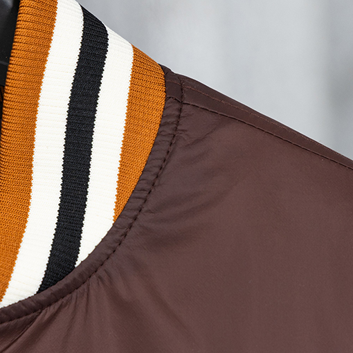 ルイヴィトンスーパーコピー ランウェイ重の厚な刺繍入りコート