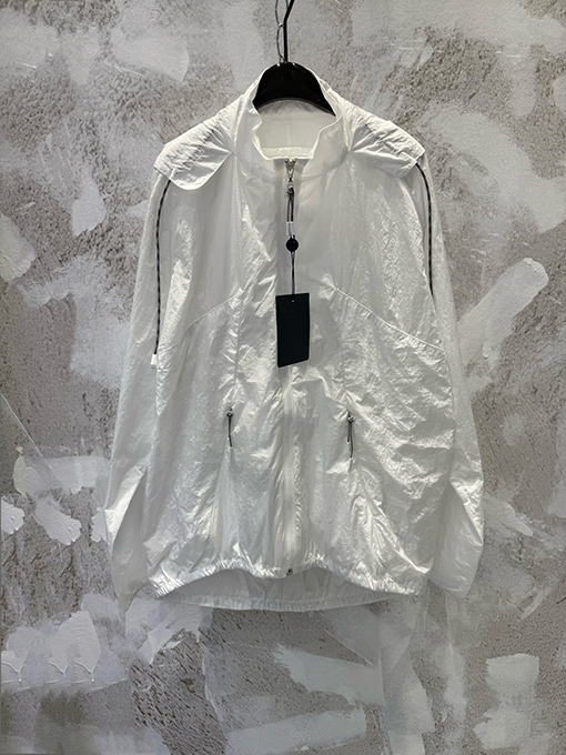 ルイヴィトンブランドコピー パッチワークモノグラム柄のフード付きジャケット