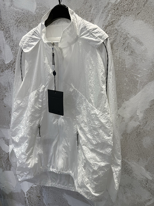 ルイヴィトンブランドコピー パッチワークモノグラム柄のフード付きジャケット