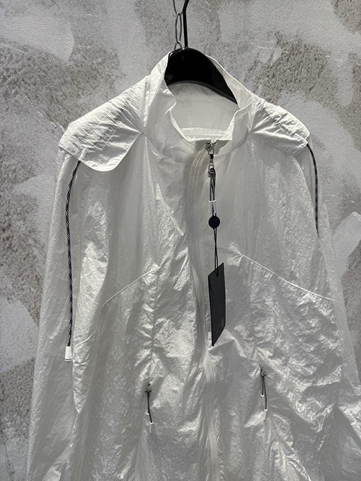 ルイヴィトンブランドコピー パッチワークモノグラム柄のフード付きジャケット