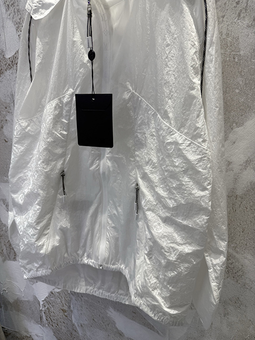 ルイヴィトンブランドコピー パッチワークモノグラム柄のフード付きジャケット