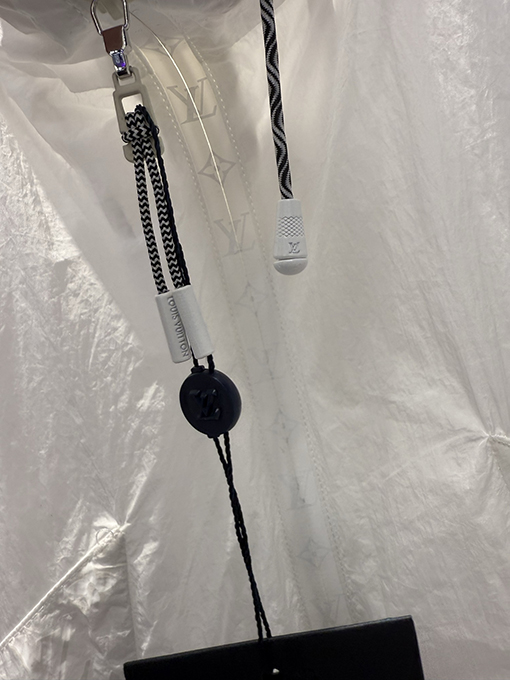 ルイヴィトンブランドコピー パッチワークモノグラム柄のフード付きジャケット