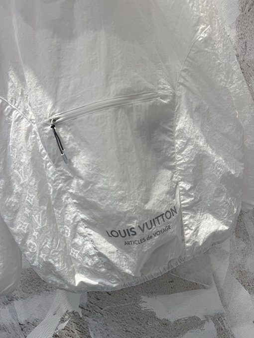 ルイヴィトンブランドコピー パッチワークモノグラム柄のフード付きジャケット