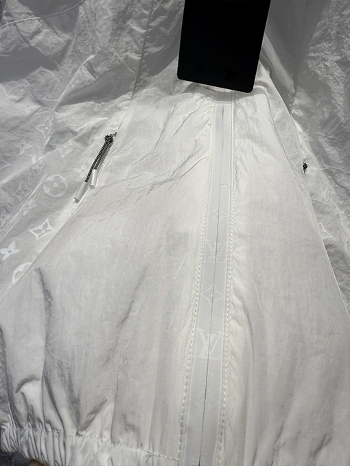 ルイヴィトンブランドコピー パッチワークモノグラム柄のフード付きジャケット