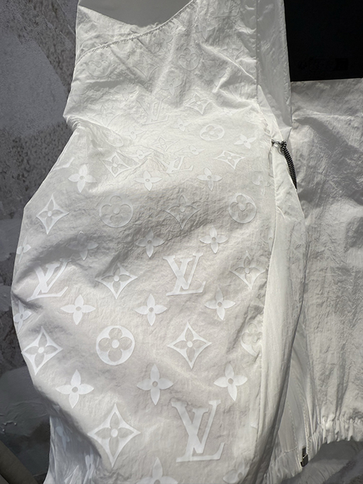 ルイヴィトンブランドコピー パッチワークモノグラム柄のフード付きジャケット