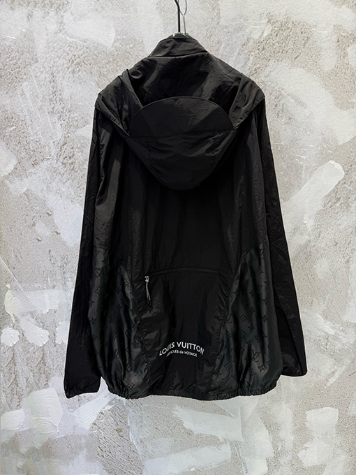 ルイヴィトンブランドコピー パッチワークモノグラム柄のフード付きジャケット