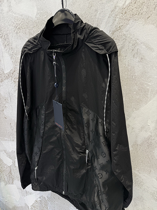 ルイヴィトンブランドコピー パッチワークモノグラム柄のフード付きジャケット