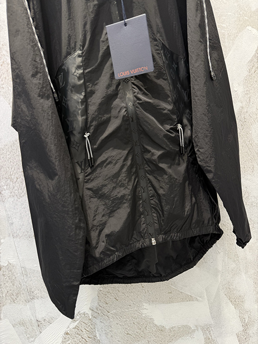 ルイヴィトンブランドコピー パッチワークモノグラム柄のフード付きジャケット