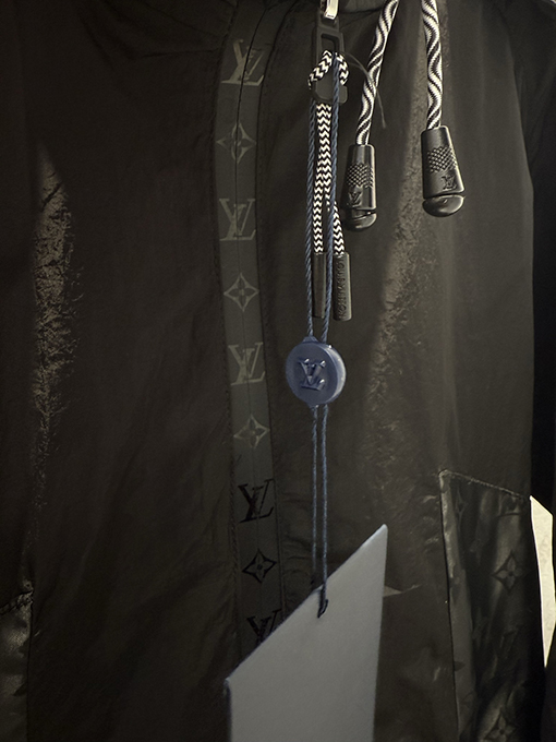 ルイヴィトンブランドコピー パッチワークモノグラム柄のフード付きジャケット