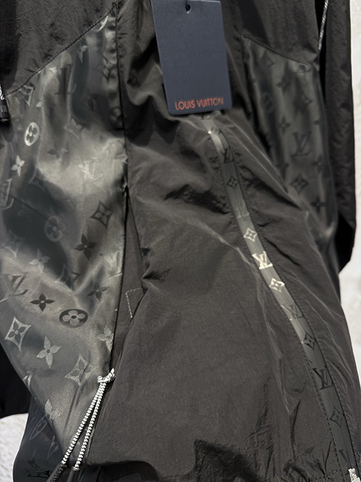ルイヴィトンブランドコピー パッチワークモノグラム柄のフード付きジャケット