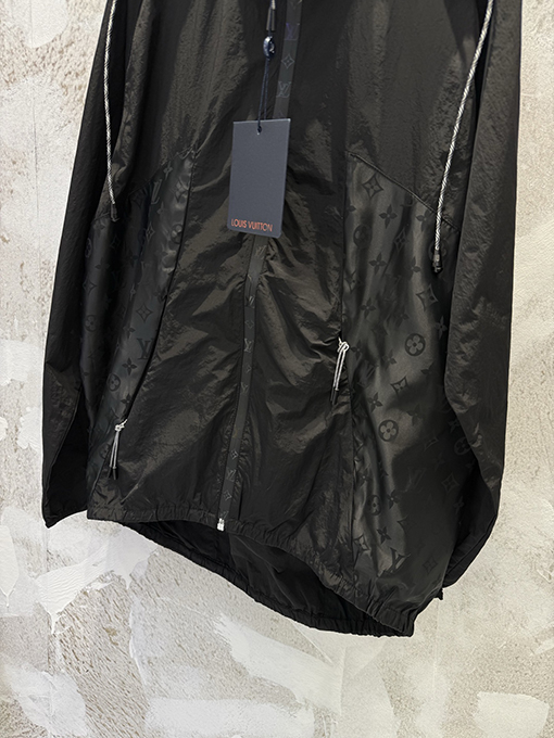 ルイヴィトンブランドコピー パッチワークモノグラム柄のフード付きジャケット