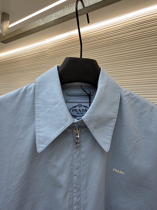 プラダブランドスーパーコピー ジッパー付き長袖刺繍ロゴジャケット