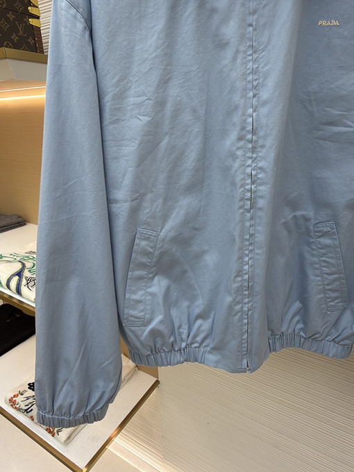 プラダブランドスーパーコピー ジッパー付き長袖刺繍ロゴジャケット