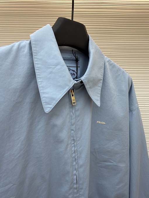 プラダブランドスーパーコピー ジッパー付き長袖刺繍ロゴジャケット