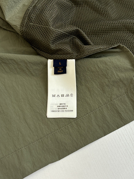 ルイヴィトンコピー オリーブグリーンの機能な襟付きジップアップジャケット
