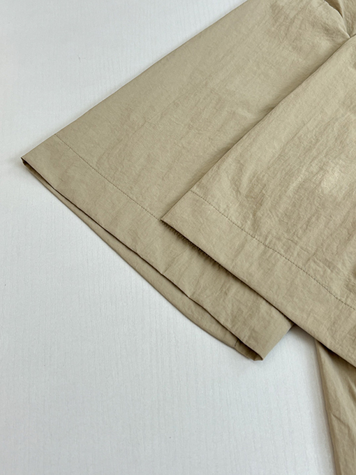 ルイヴィトン カーキ色の機能性軽量ナイロン製半袖シャツ