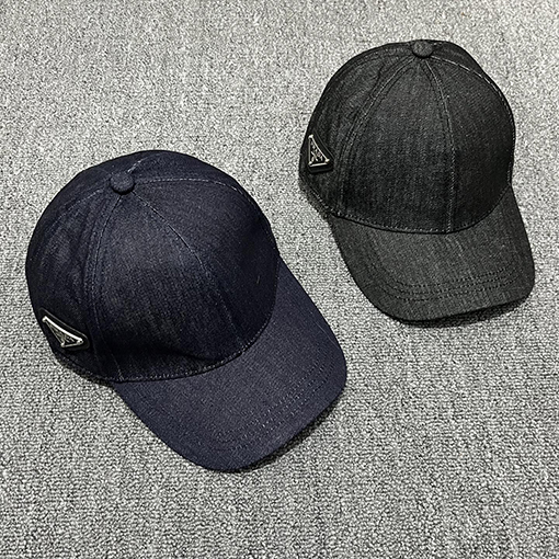 プラダ クラシックなカウボーイベースボールキャップ