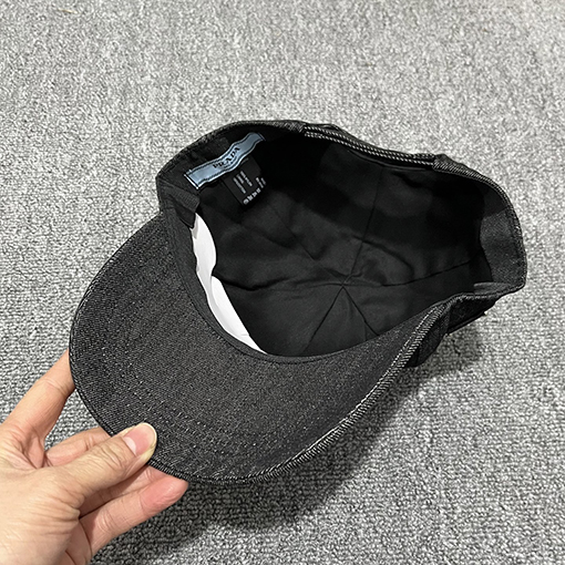 プラダ クラシックなカウボーイベースボールキャップ