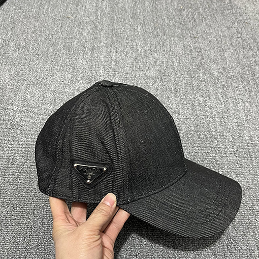 プラダ クラシックなカウボーイベースボールキャップ