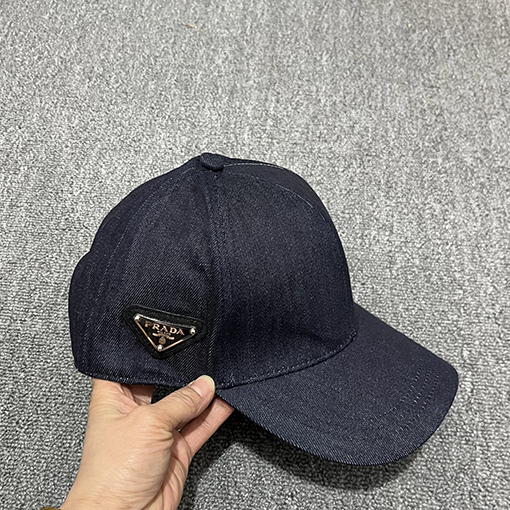 プラダ クラシックなカウボーイベースボールキャップ