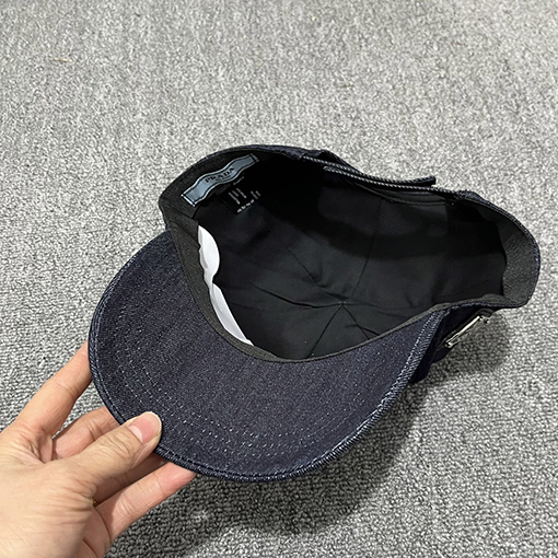 プラダ クラシックなカウボーイベースボールキャップ