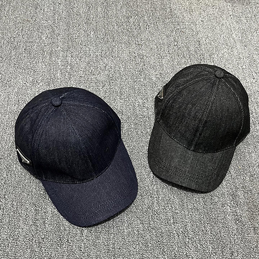 プラダ クラシックなカウボーイベースボールキャップ