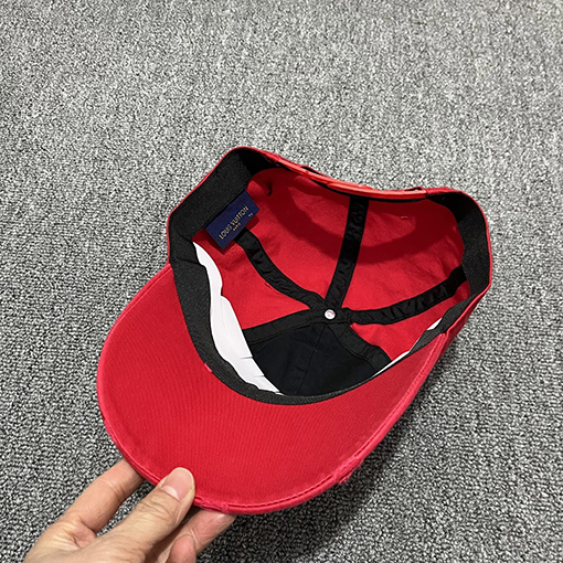 ルイヴィトン デパートのと同じスタイルのベースボールキャップ